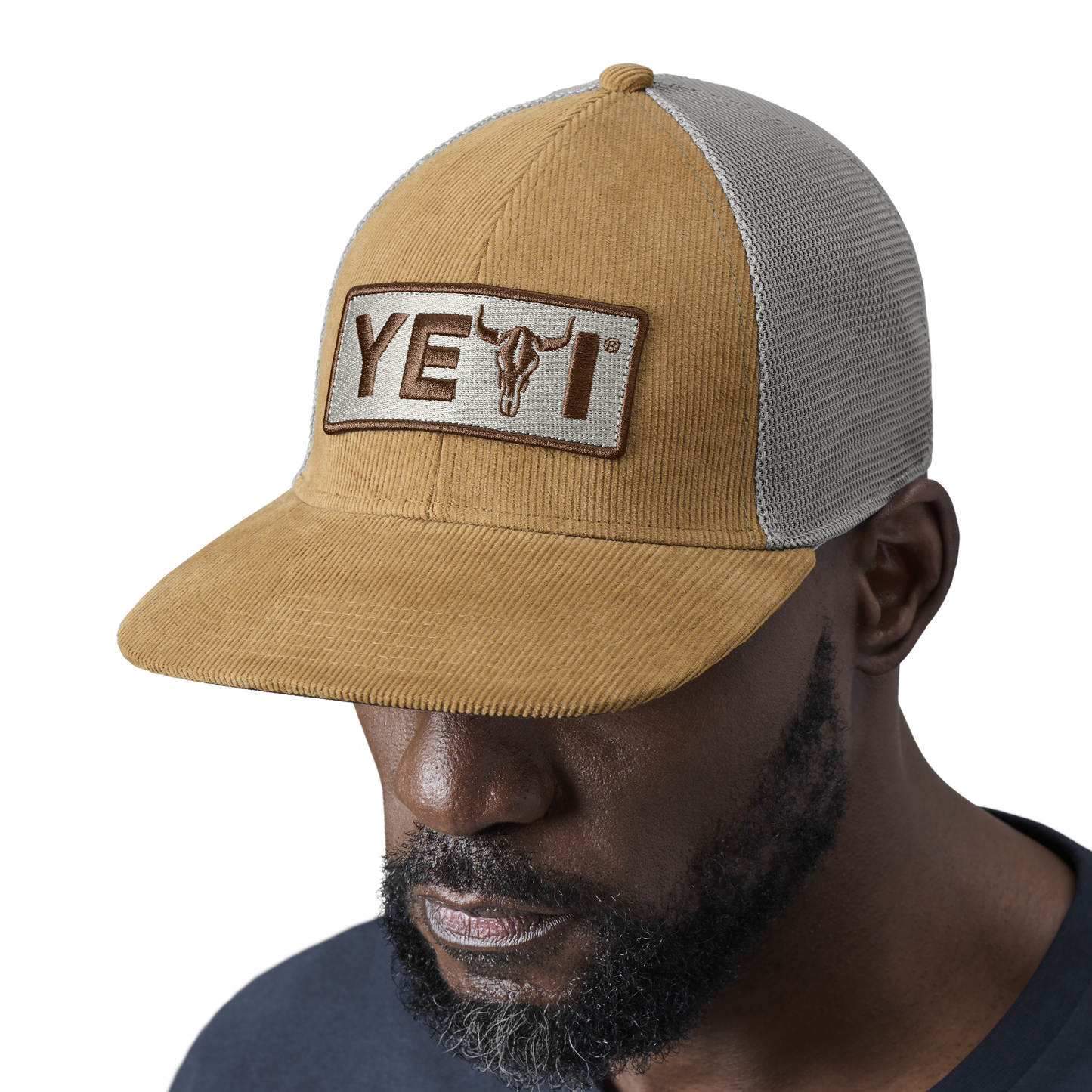 YETI Pet met stier in logo en platte rand Ochre