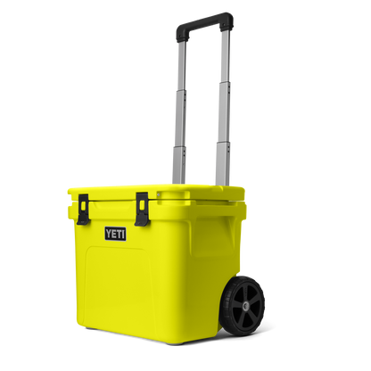YETI Roadie® 32 koeler op wielen Firefly Yellow