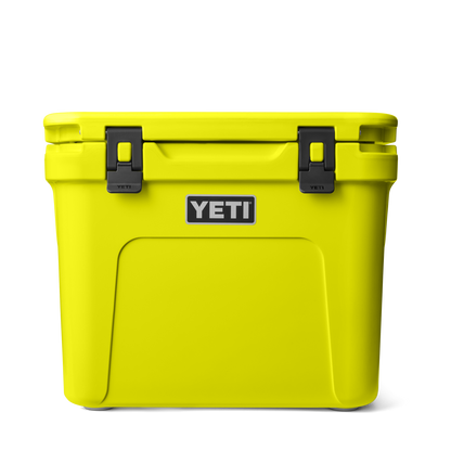 YETI Roadie® 32 koeler op wielen Firefly Yellow