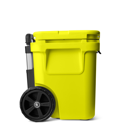 YETI Roadie® 32 koeler op wielen Firefly Yellow