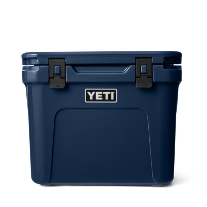 YETI Roadie® 32 koeler op wielen Navy