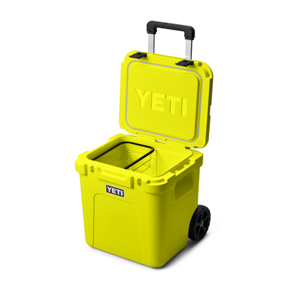 YETI Roadie® 48 koeler op wielen Firefly Yellow