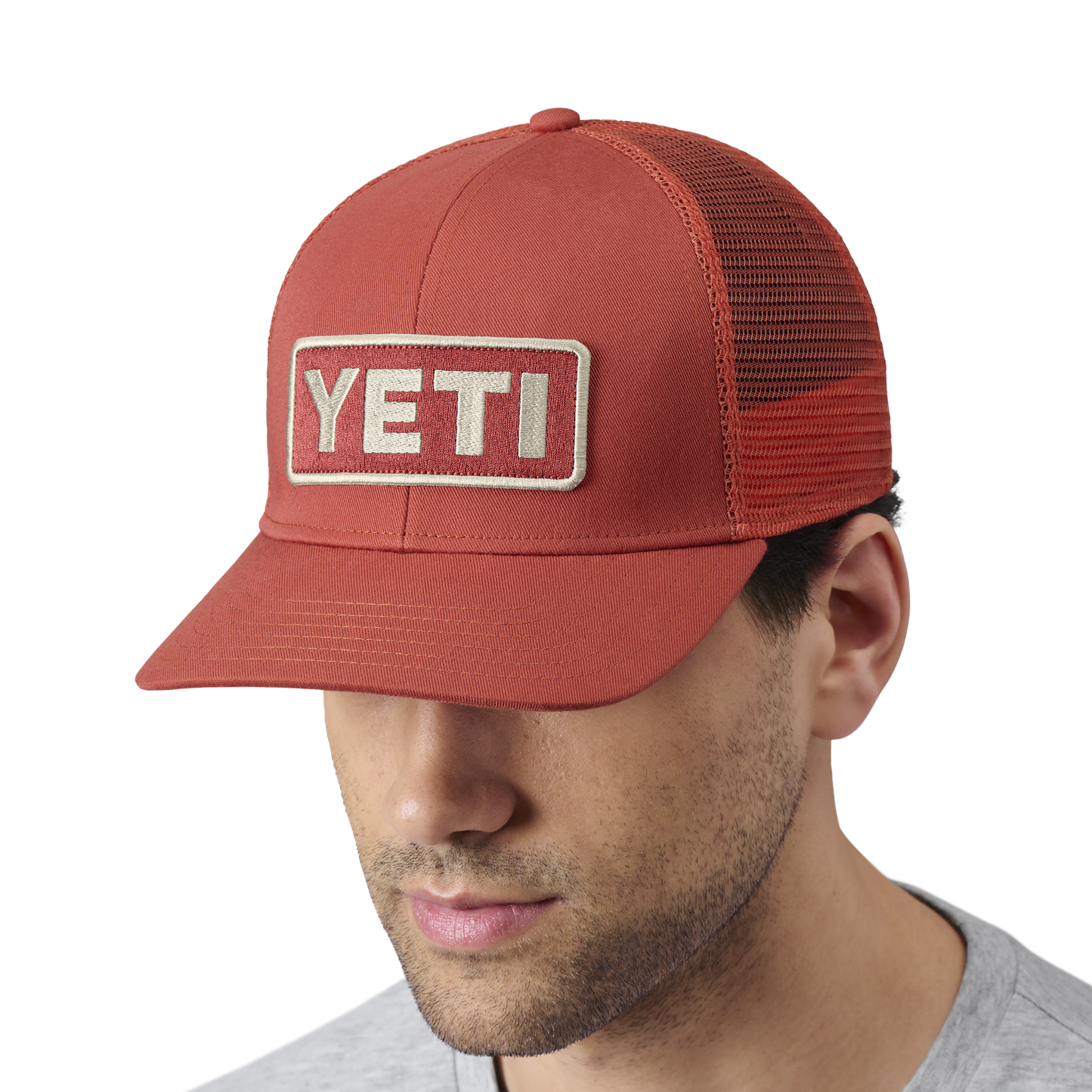 YETI F22-truckerspet met logo-badge Rust